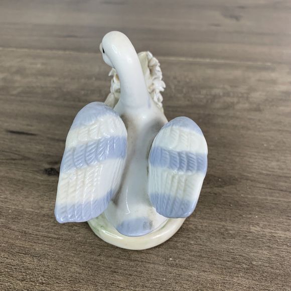 K's Collection Vintage Duck with Ducklings Porcelain Figurine Blue and White - Picture 4 of 10